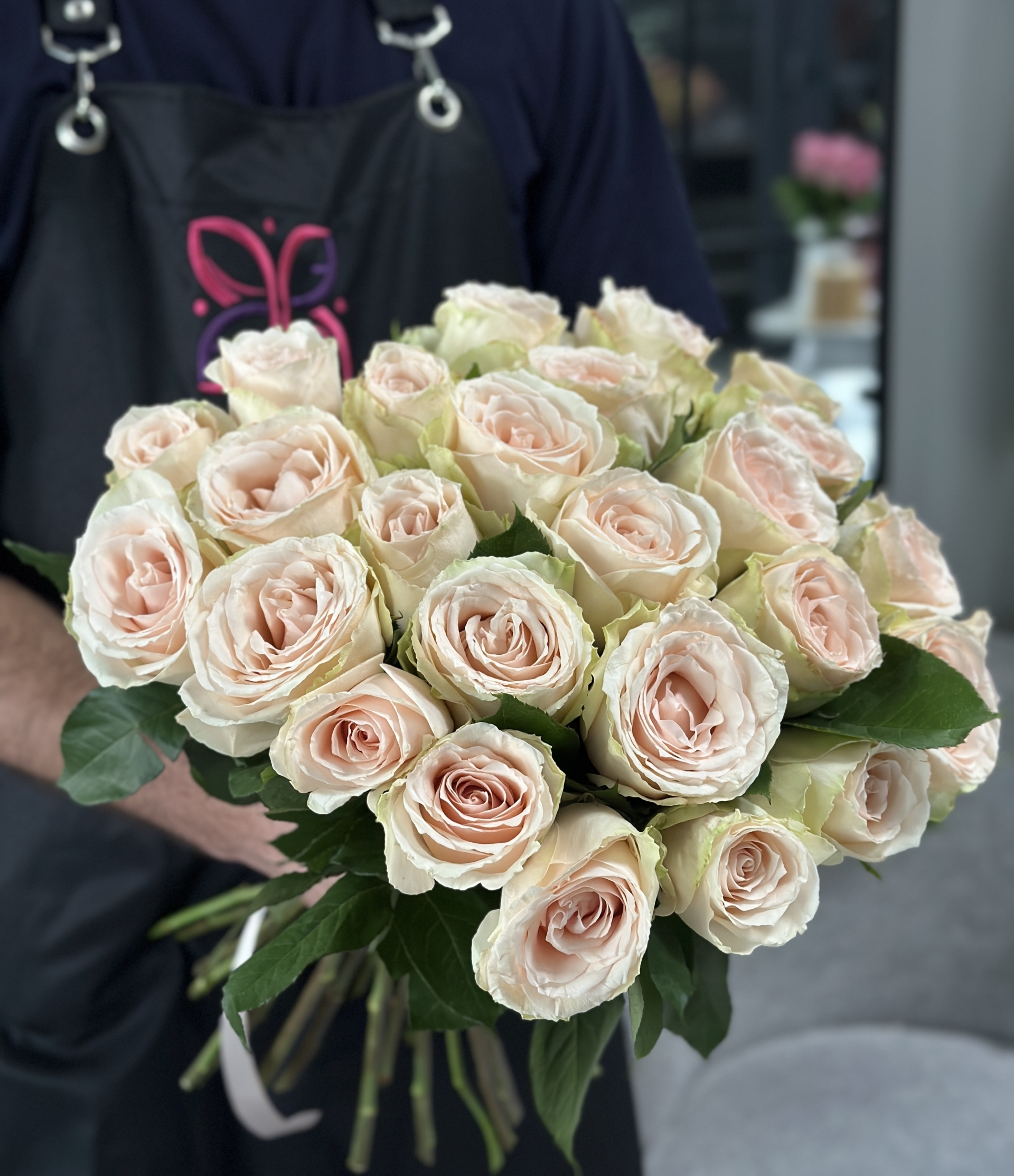 bouquet-of-roses-ajour:-more-than-just-flowers