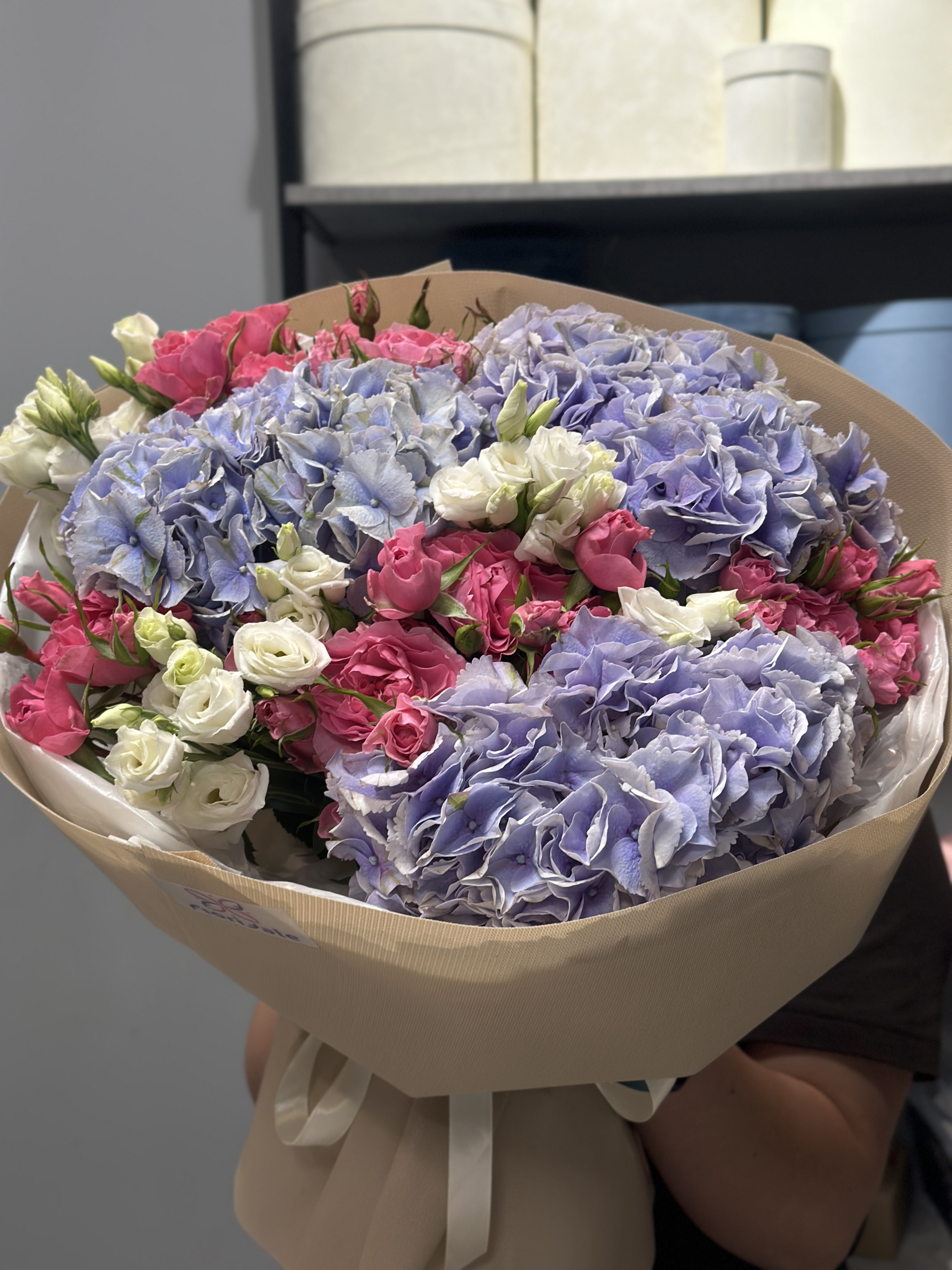 classic-bouquet-fly:-flying-bouquet-for-those-in-love-with-life