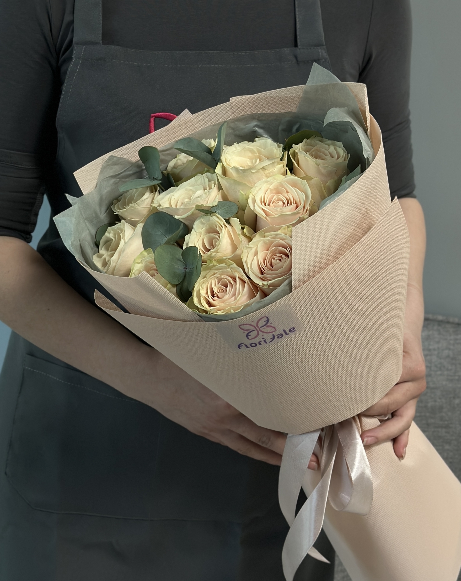 bouquet-of-roses-merci:-flowers-express-more-than-words