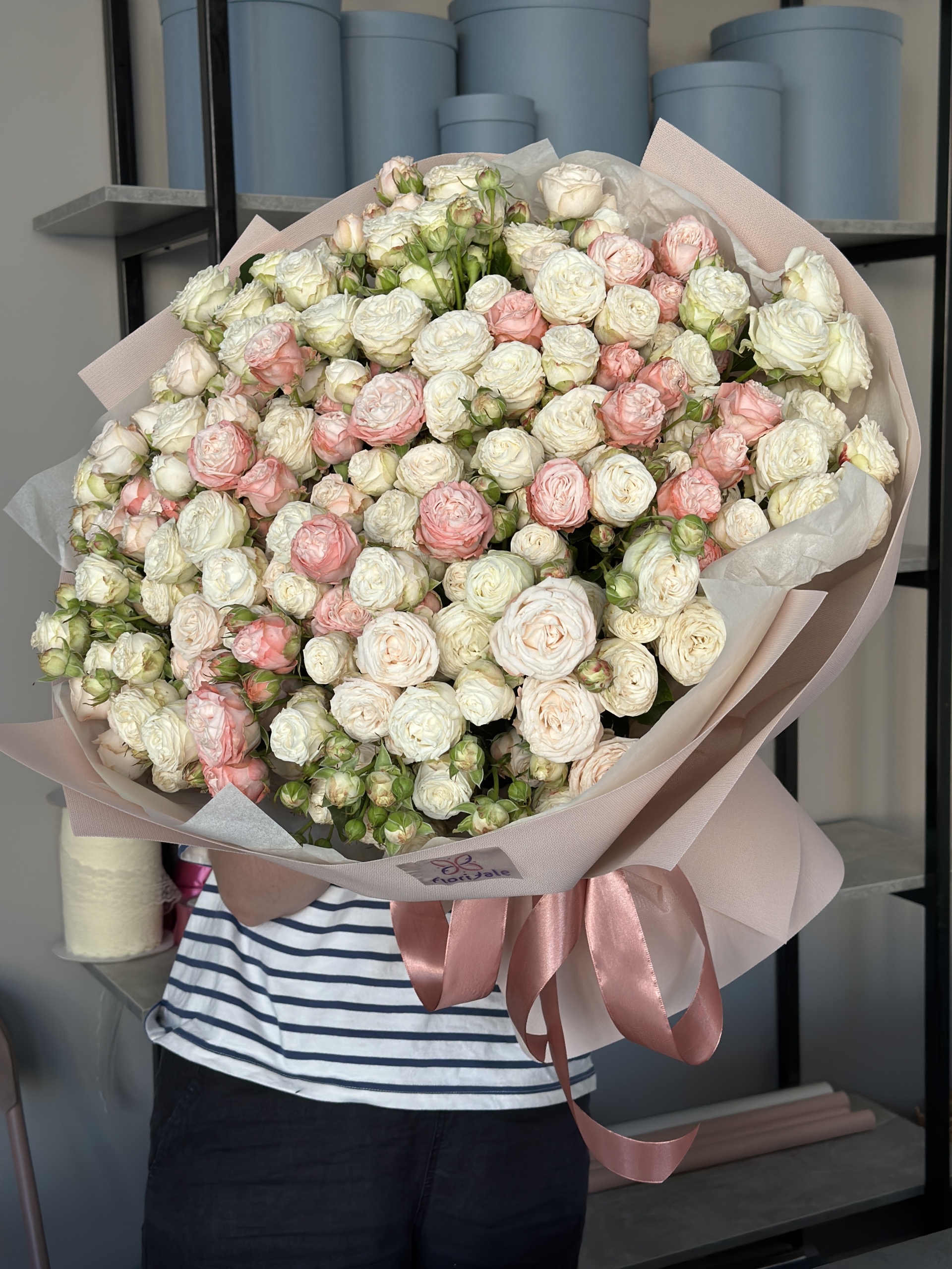 bouquet-of-spray-roses-dream:-she-will-surely-stay-indifferent