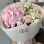 classic-bouquet-compliment:-flowers-speak-the-language-of-love