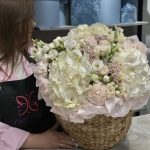 basket-arrangement-paradise:-a-heavenly-combination-of-shades