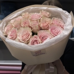 bouquet-of-roses-time:-memories-of-pleasant-moments,-collected-in-a-bouquet