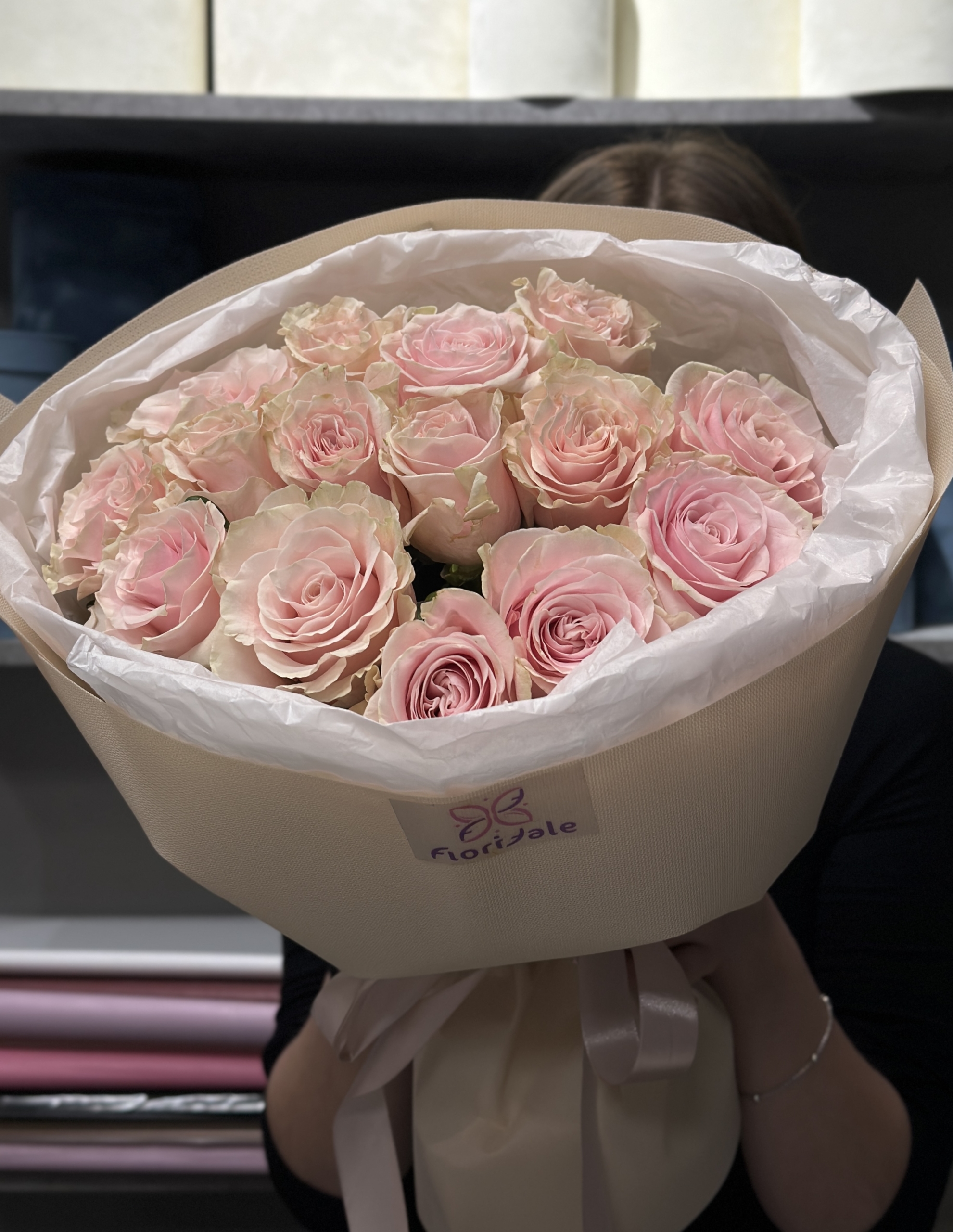 bouquet-of-roses-time:-memories-of-pleasant-moments,-collected-in-a-bouquet