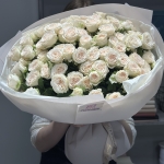 bouquet-of-spray-roses-touch:-a-touch-of-romance