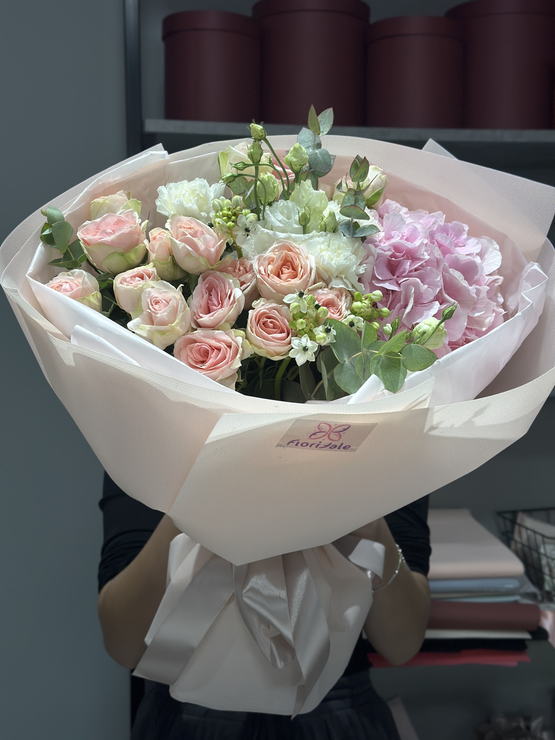 classic-bouquet-ettlis:-a-harmony-of-mystery-and-style