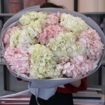 bouquet-of-hydrangeas-uni:-an-entire-universe-in-a-bouquet