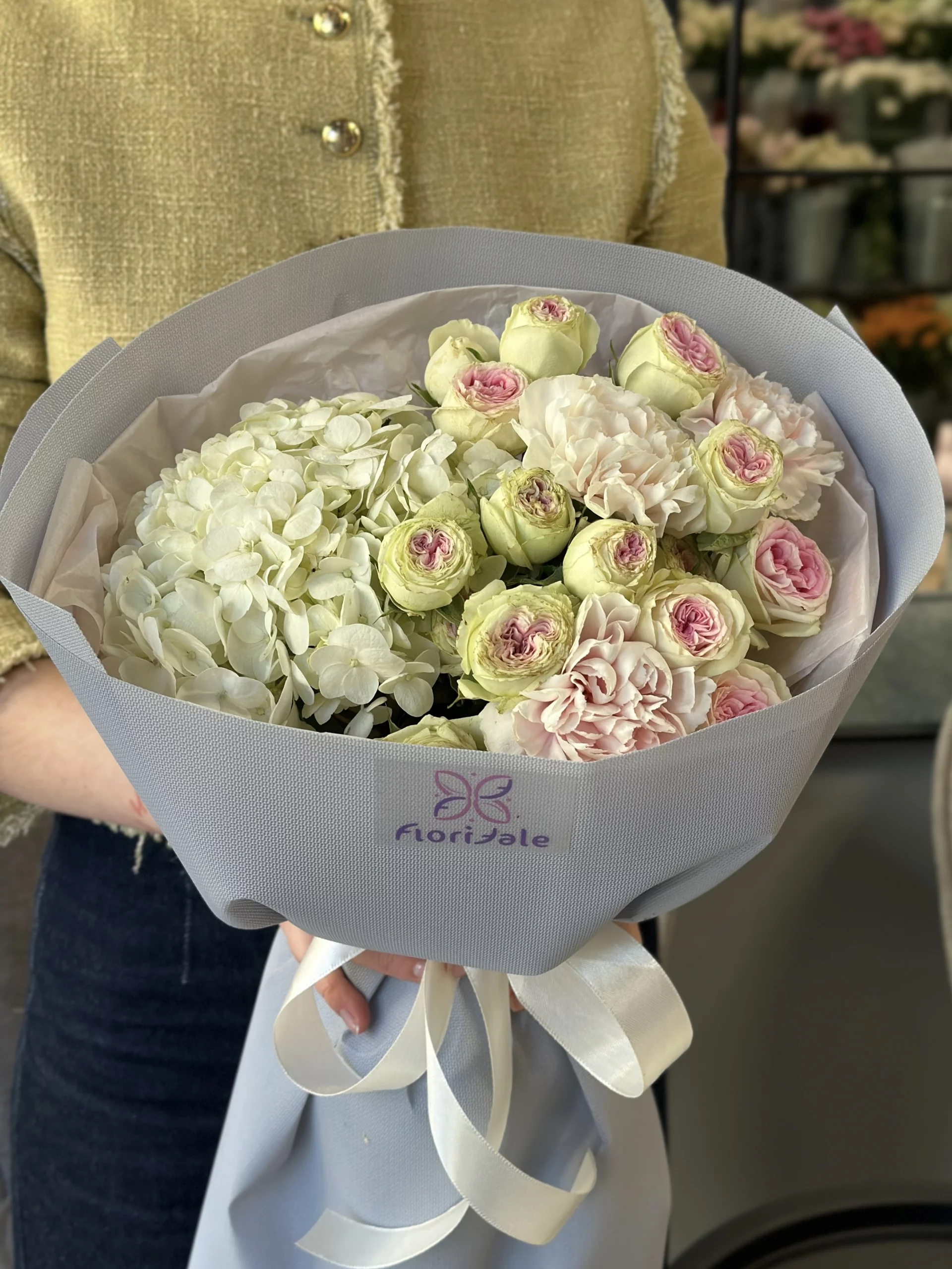 classic-bouquet-prima:-unforgettable-like-first-love