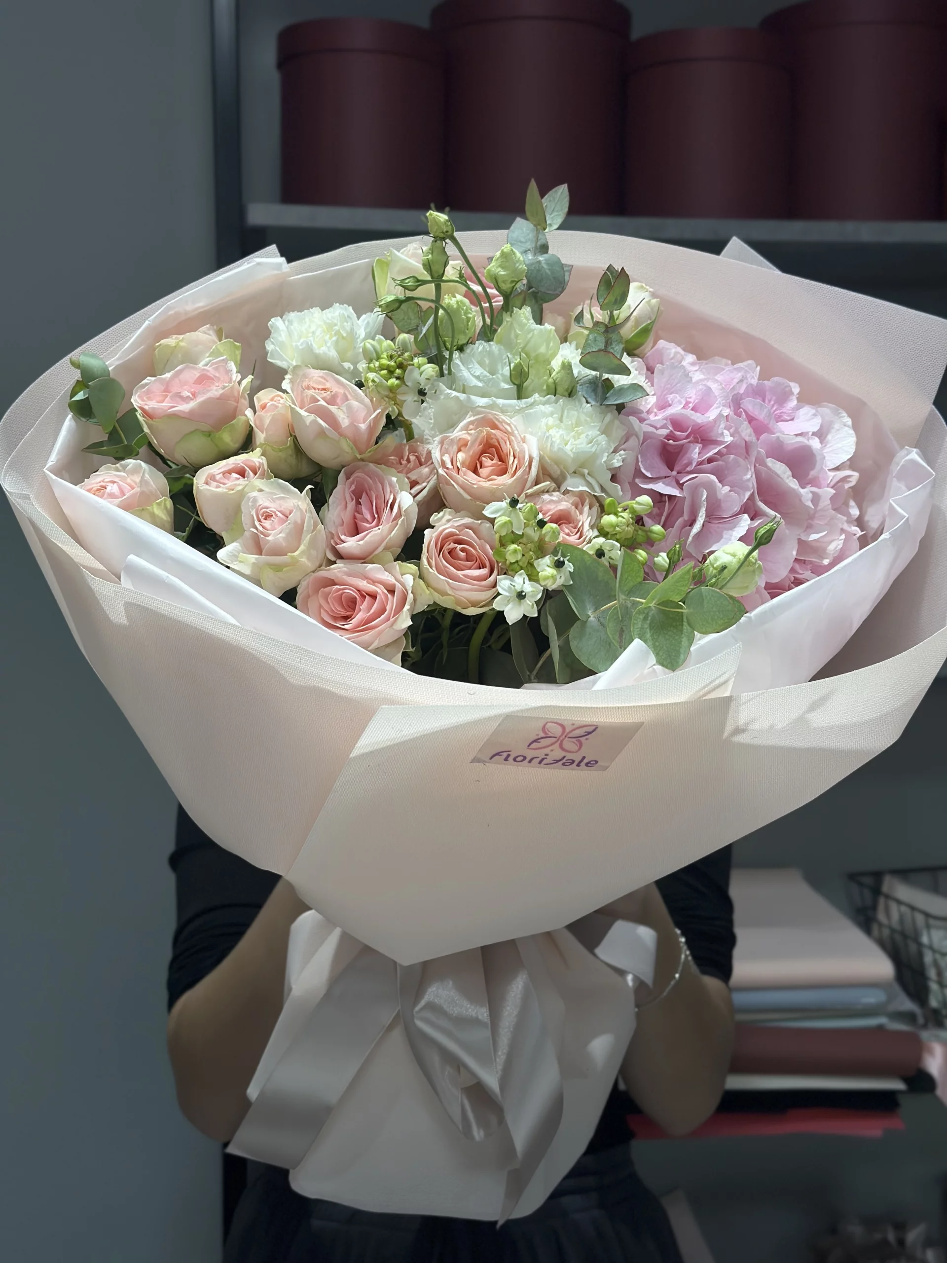 classic-bouquet-ettlis:-a-harmony-of-mystery-and-style